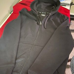 Men’s black sweatshirt